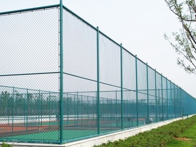 球場圍網燈光升級與兒童組合滑梯的社區共享空間設計